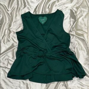 🌷 Green Sleeveless V Neck Top